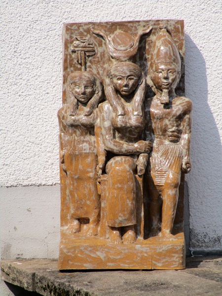 Bildhauerei Pharao Mykerinus mit Göttin Hathor und der Gaugöttin Wenut (Nachbildung einer Figurengruppe im Boston Museum)